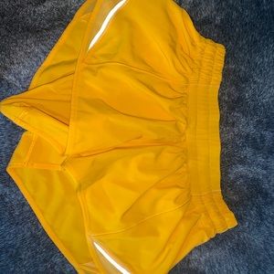 Rare HoneyComb Lululemon hotty hot shorts 2.5”
